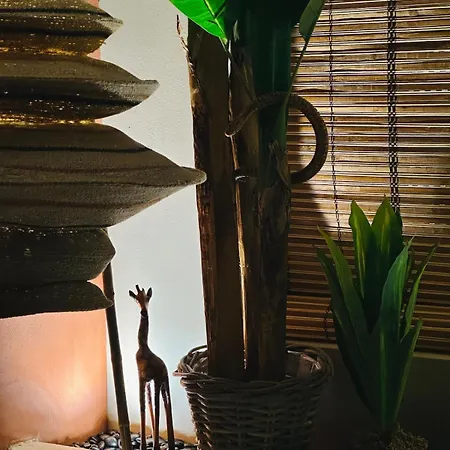 Le Jacaranda - Africaine - Sauna & Netflix Apartmán *